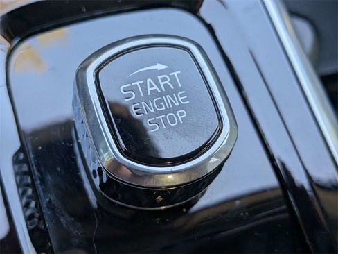 Certified 2023 Volvo XC60 B5 Ultimate image 31