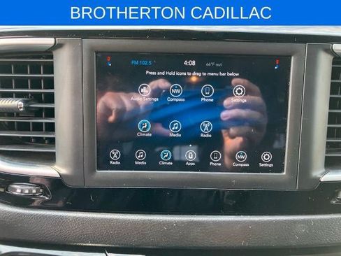 Used 2018 Chrysler Pacifica L FWD image 19