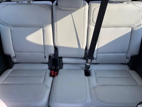 Used 2025 Ford Expedition Platinum AWD/4WD image 14