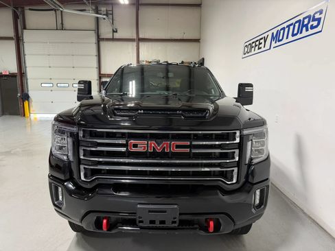 Used 2022 GMC Sierra 3500 AT4 AWD/4WD image 9