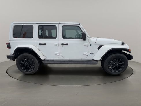 Used 2025 Jeep Wrangler Unlimited Sahara image 8