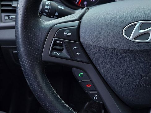 Used 2016 Hyundai Veloster Turbo image 19