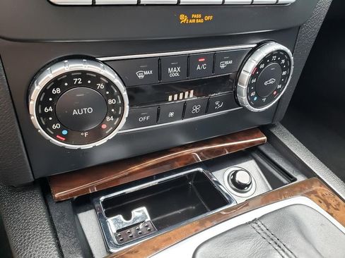 Used 2013 Mercedes-Benz C 300 4MATIC Sedan image 25