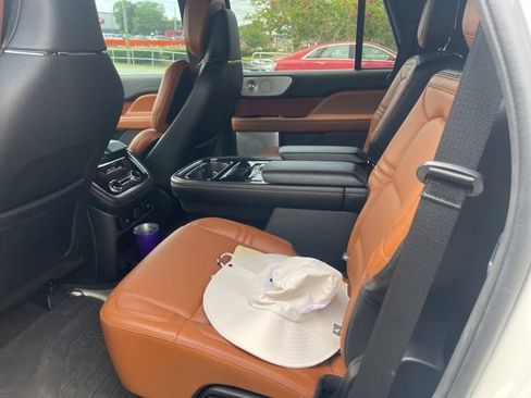 Used 2020 Lincoln Navigator Reserve w/ Equipment Group 208A Reserve AWD/4WD image 4
