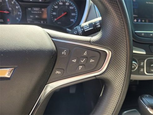 Used 2021 Chevrolet Equinox LS image 31