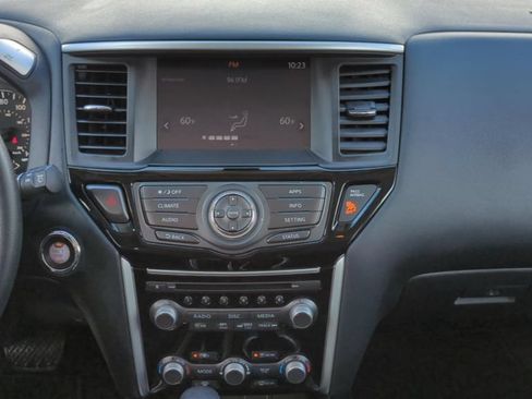 Used 2020 Nissan Pathfinder S FWD image 16