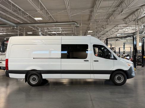 Used 2024 Mercedes-Benz Sprinter 2500 image 5