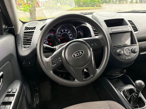 Used 2013 Kia Soul FWD image 9