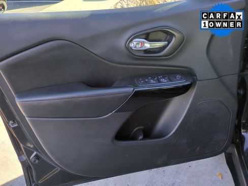 Used 2019 Jeep Cherokee Latitude Plus image 10