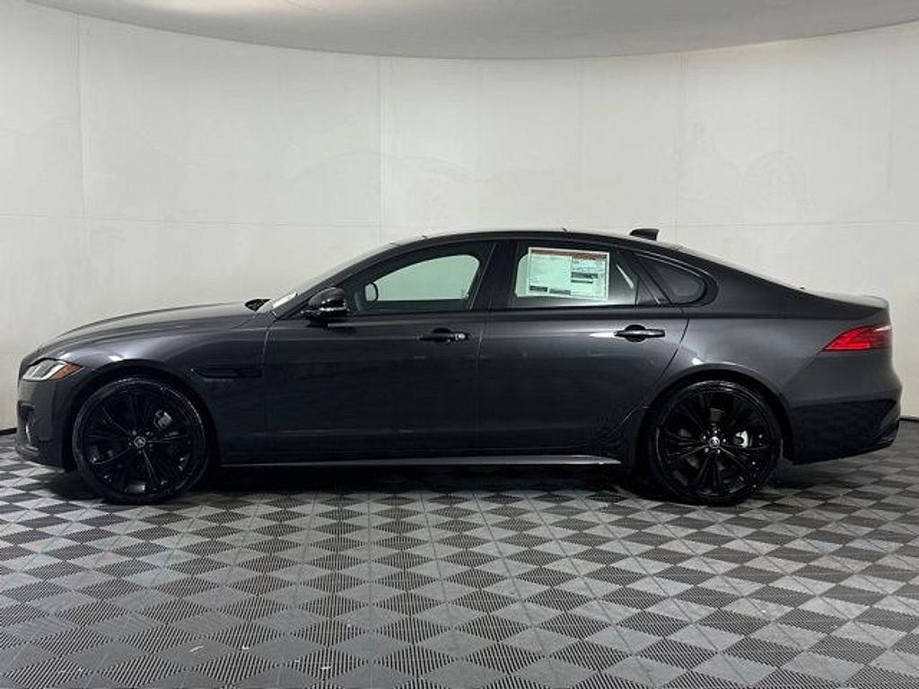 Certified 2024 Jaguar XF R-Dynamic SE AWD/4WD image 3