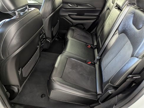 Certified 2023 Jeep Grand Cherokee Altitude image 15