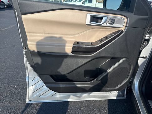 Used 2020 Ford Explorer Limited RWD image 12