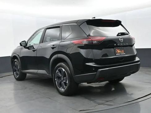 Used 2025 Nissan Rogue SV FWD image 9