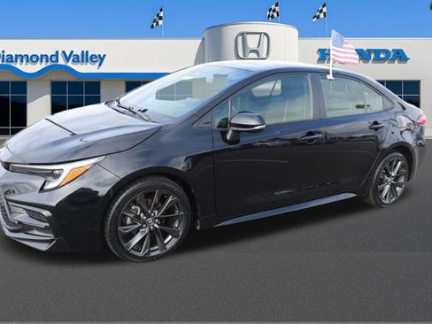 Used 2024 Toyota Corolla SE image 3