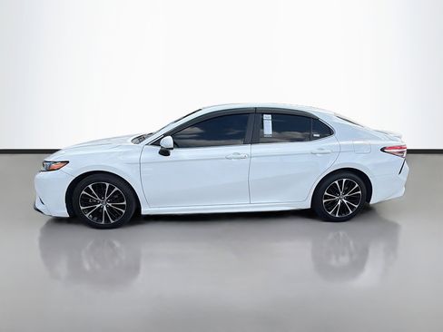 Used 2018 Toyota Camry L image 6