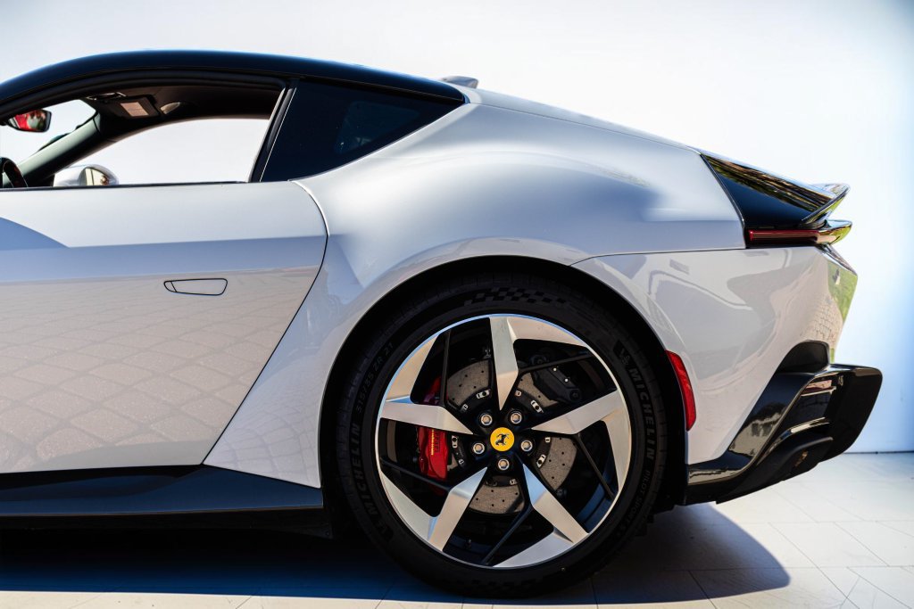 Certified 2025 Ferrari 12Cilindri RWD image 27