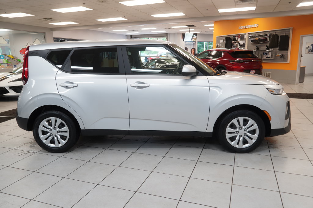 Used 2021 Kia Soul LX FWD image 12