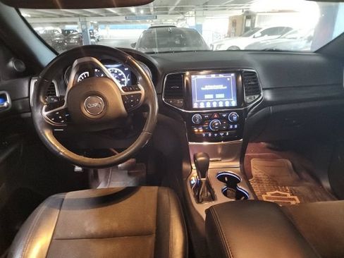 Used 2019 Jeep Grand Cherokee Altitude AWD/4WD image 3