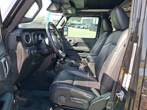 Used 2019 Jeep Wrangler Unlimited Sahara w/ Quick Order Package 24M Moab AWD/4WD image 13