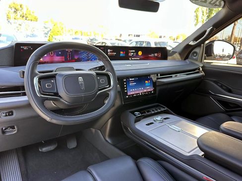 Used 2025 Lincoln Navigator Reserve w/ Jet Appearance Package image 17