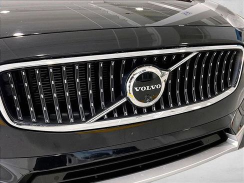 Used 2025 Volvo V90 B6 Cross Country Plus w/ Protection Package Premier AWD/4WD image 30