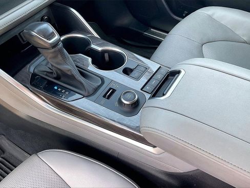 Used 2021 Toyota Highlander Platinum image 17