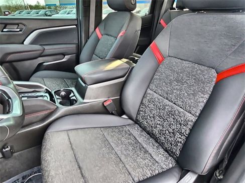 Used 2024 Chevrolet Colorado Z71 w/ Z71 Convenience Package 2 image 18