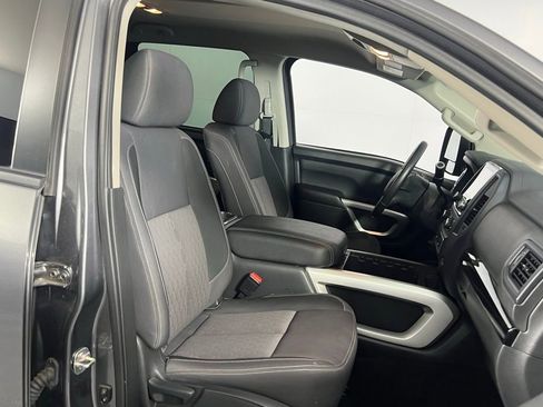 Used 2024 Nissan Titan SV w/ SV Convenience Package image 28