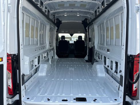 New 2026 Ford E-Transit Base image 11