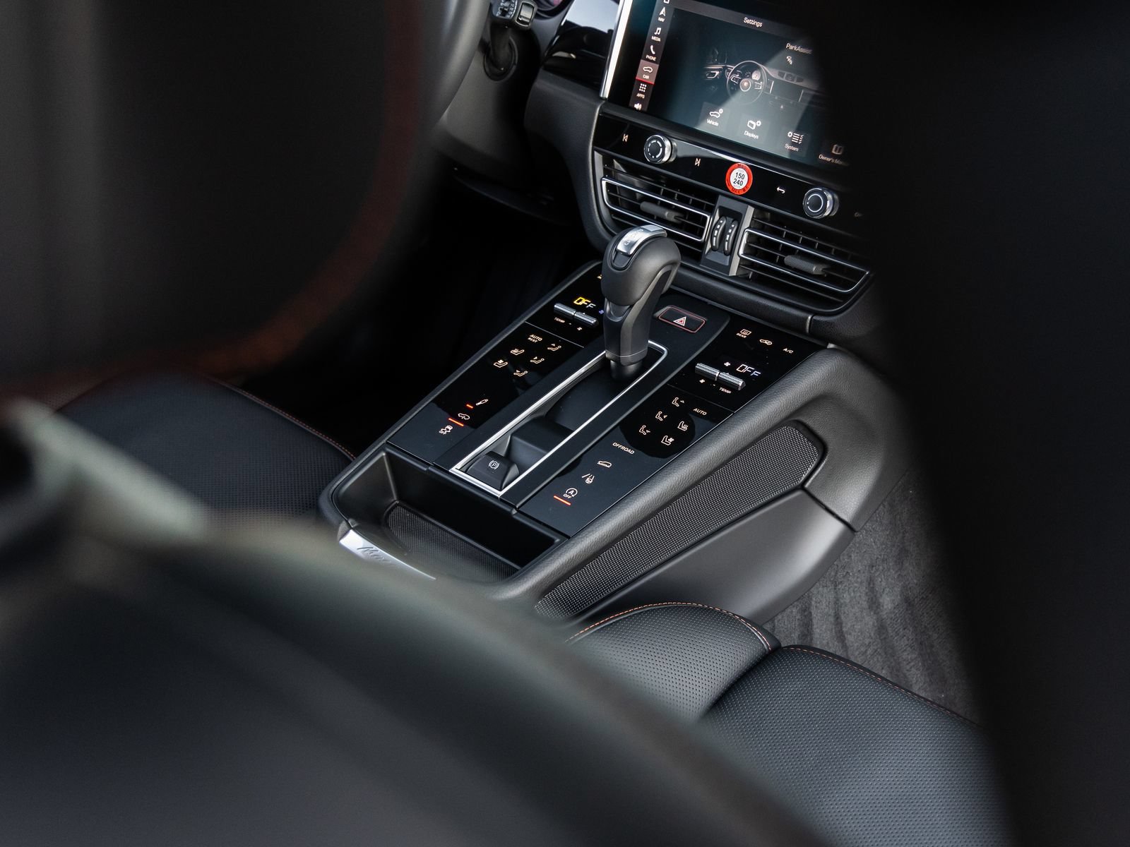 Certified 2026 Porsche Macan S AWD/4WD image 31