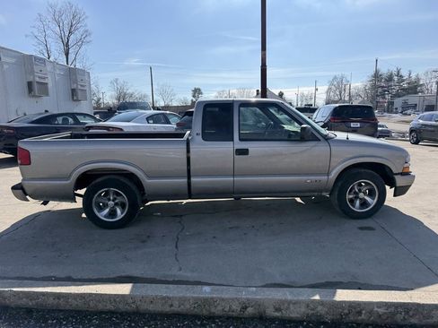 Used 2003 Chevrolet S10 Pickup LS image 5