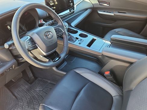 Certified 2022 Toyota Sienna XSE AWD/4WD image 8