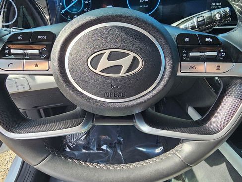 Used 2025 Hyundai Elantra Limited FWD image 22