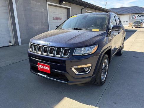 Used 2018 Jeep Compass Limited w/ Navigation Group AWD/4WD image 3