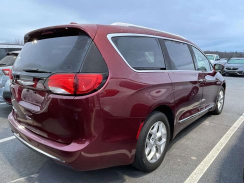 Used 2017 Chrysler Pacifica Touring-L Plus w/ Tire & Wheel Group image 4