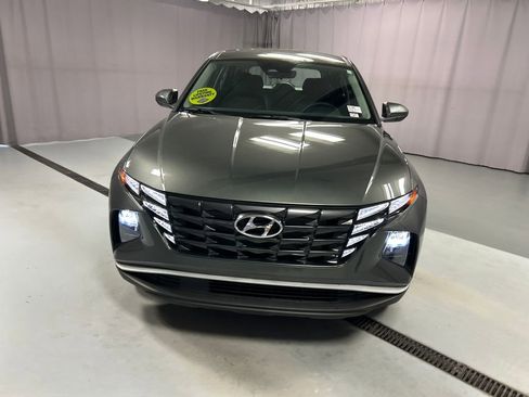 Used 2023 Hyundai Tucson SE image 2