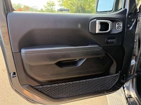 Used 2022 Jeep Gladiator Overland w/ Popular Equipment Package image 8