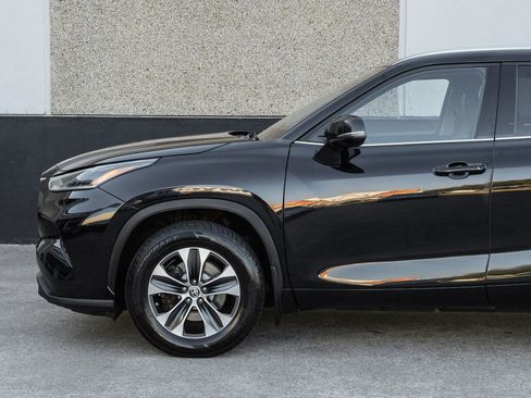 Used 2021 Toyota Highlander XLE image 20