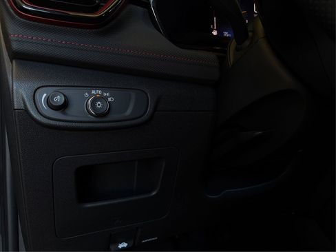 Used 2025 Chevrolet TrailBlazer RS w/ Convenience Package image 18