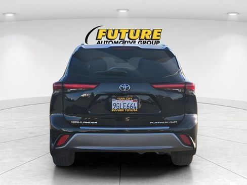 Used 2023 Toyota Highlander Platinum image 6