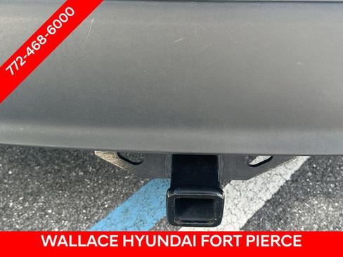 Used 2022 Toyota Highlander LE AWD/4WD image 9