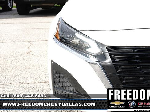 Used 2025 Nissan Altima 2.5 SV FWD image 40