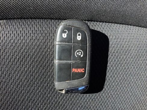 Used 2019 Jeep Renegade Sport image 32