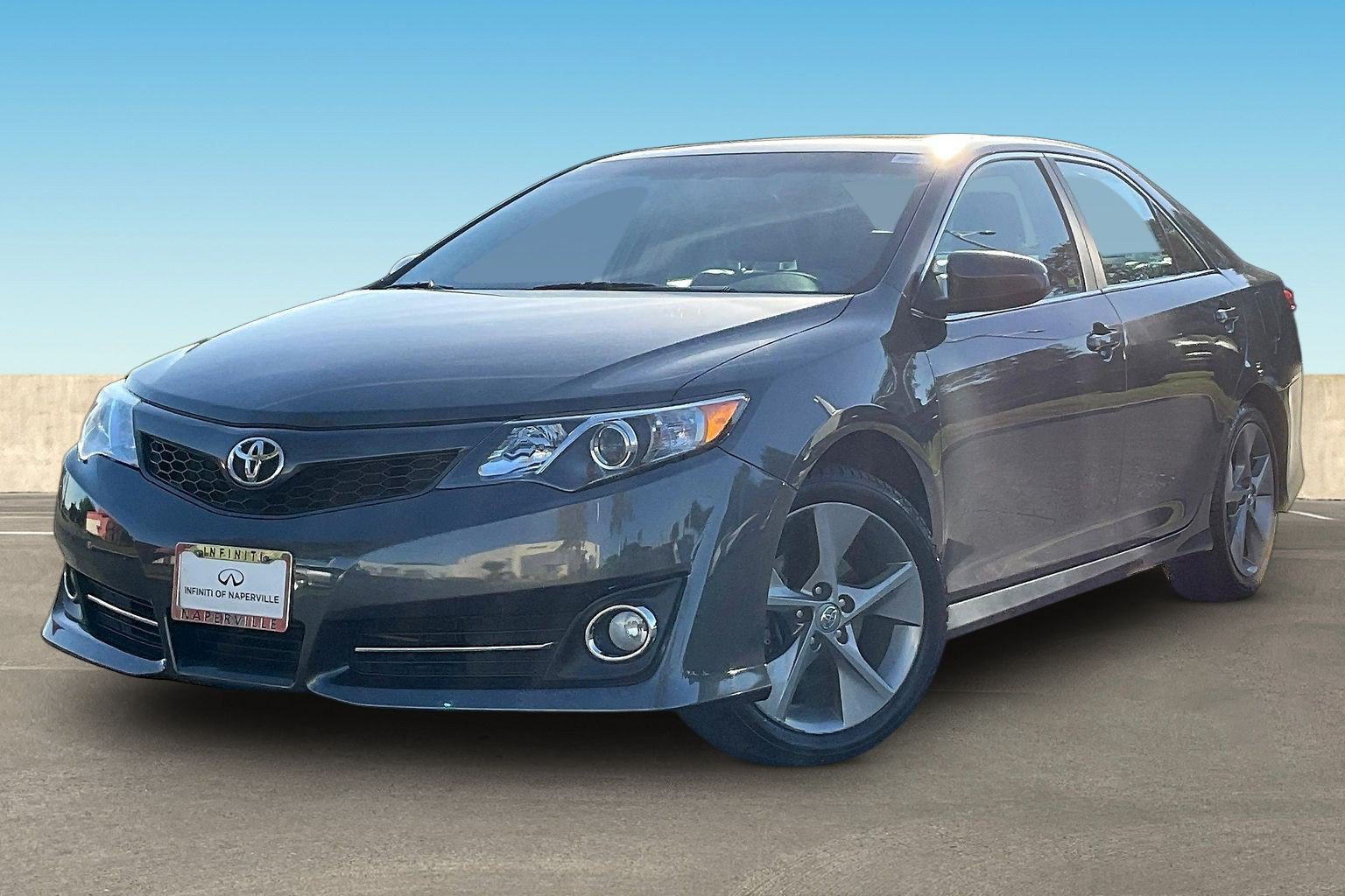 Used 2012 Toyota Camry SE w/ Leather Pkg FWD image 3