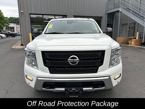 Used 2021 Nissan Titan SV w/ SV Convenience Package AWD/4WD image 10