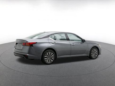 Used 2025 Nissan Altima 2.5 SV FWD image 9