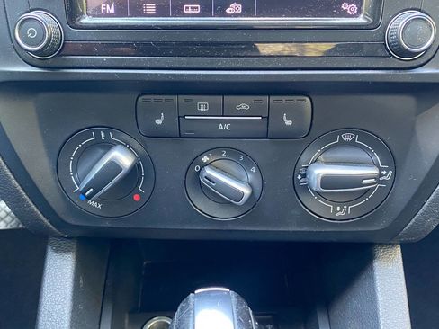 Used 2017 Volkswagen Jetta SE FWD image 29