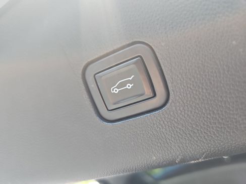 Used 2023 Buick Enclave Essence w/ Experience Buick Package FWD image 14