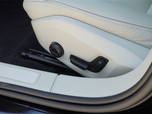 Used 2022 Volvo S60 B5 Momentum w/ Premium Package image 17