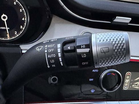 Used 2023 Genesis GV70 2.5T w/ Advanced Package image 40